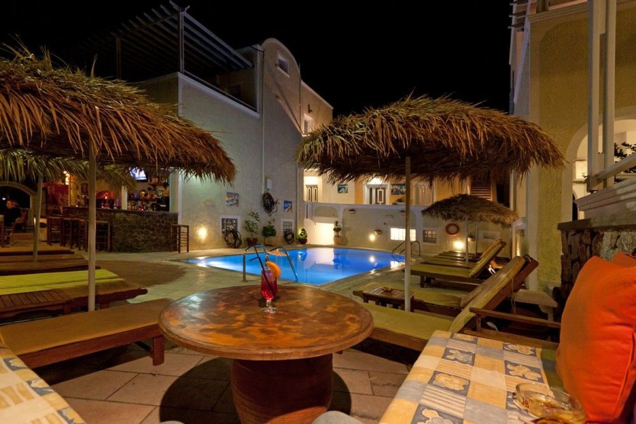Sellada Apartments Santorini 3*