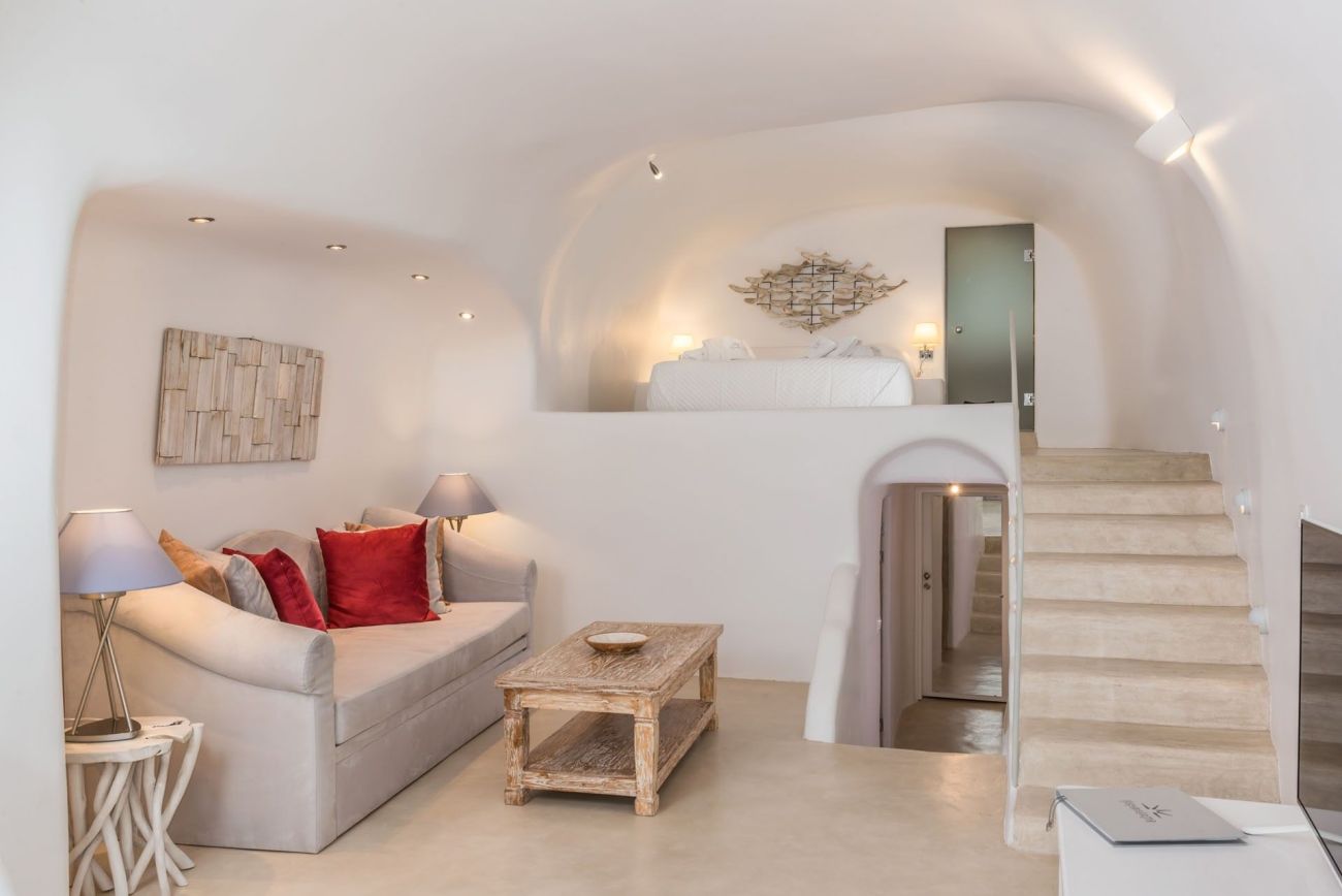 Iliovasilema Suites Santorini 4*