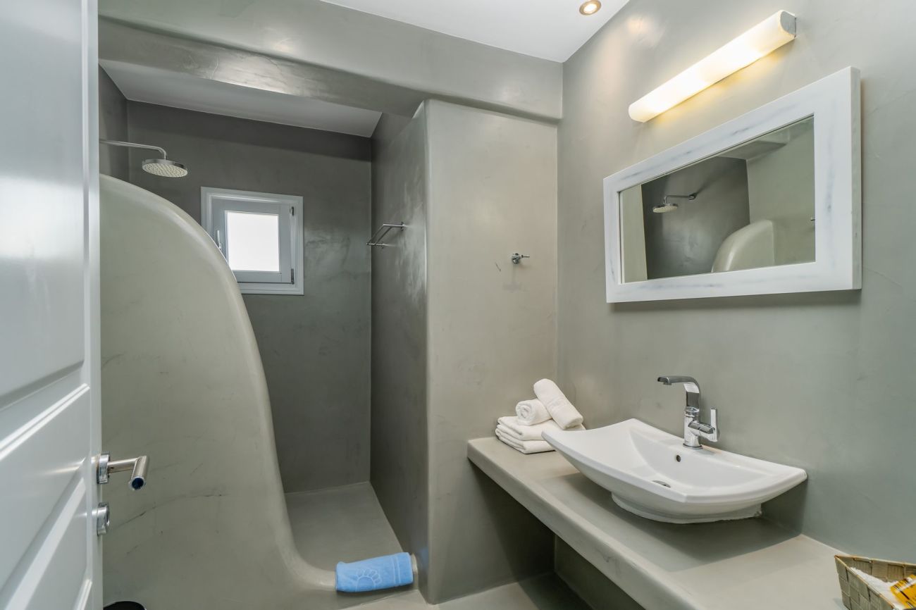 Central Fira Suites