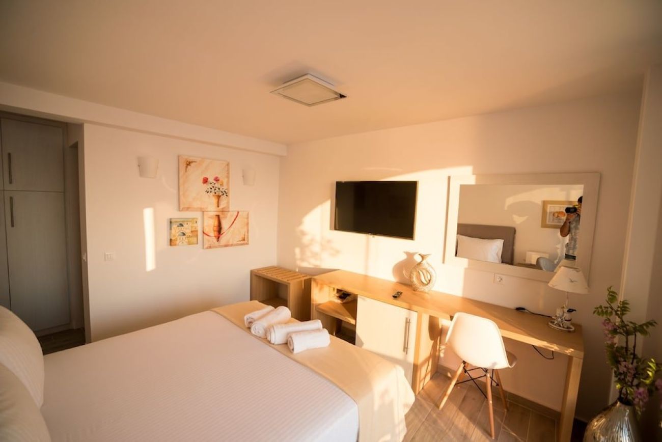 Kratiras View Luxury Suites 3*