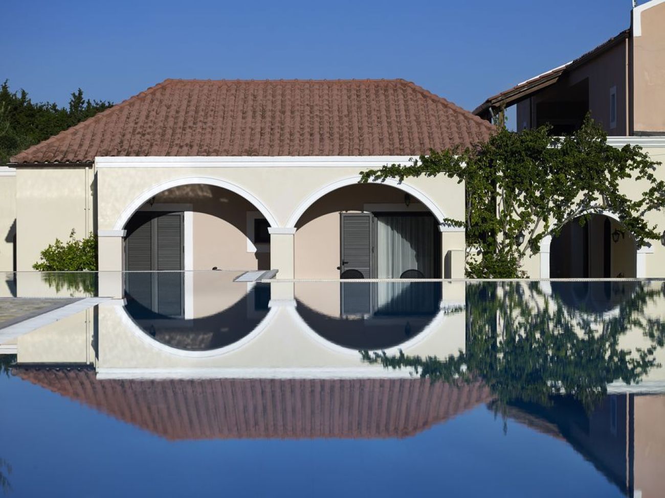Roda Beach Resort and Spa 5*