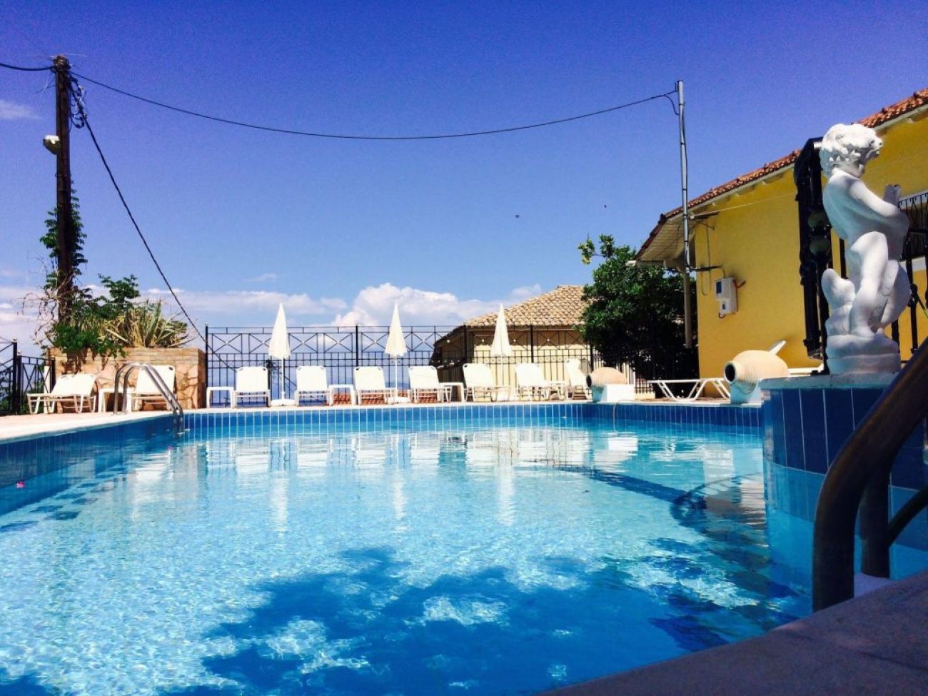 Avra Sea View Paradise Pool Aparthotel 3*
