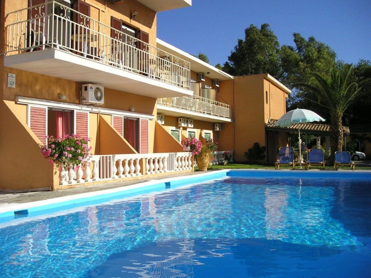 River Studios And Apartments