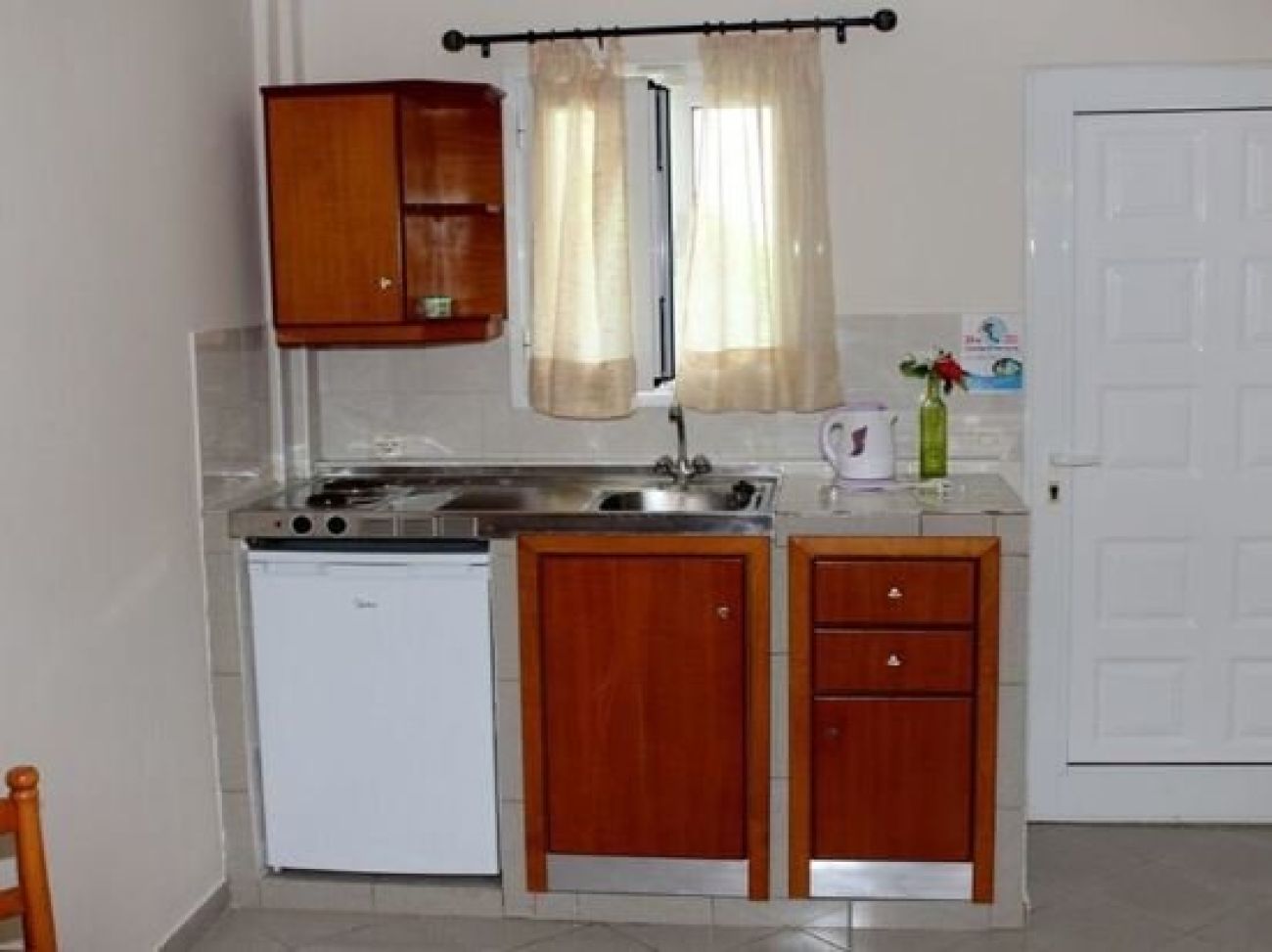 Cavos Beach House 2*