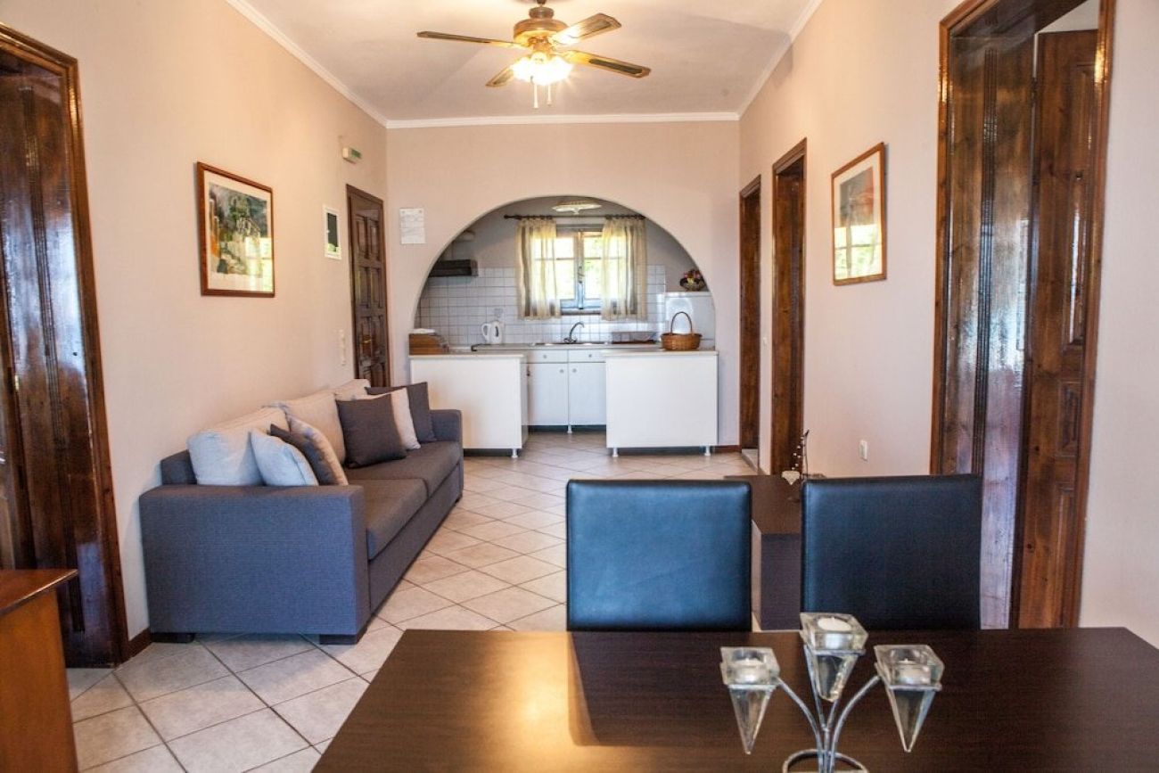 Eleana Apartments and Studios