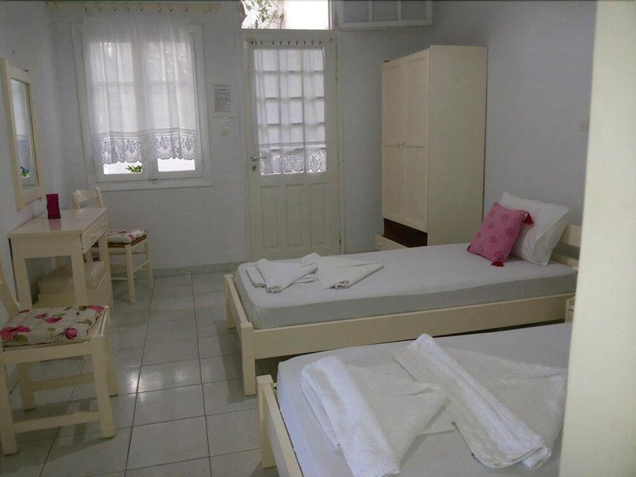 Hara Studios and Apartments