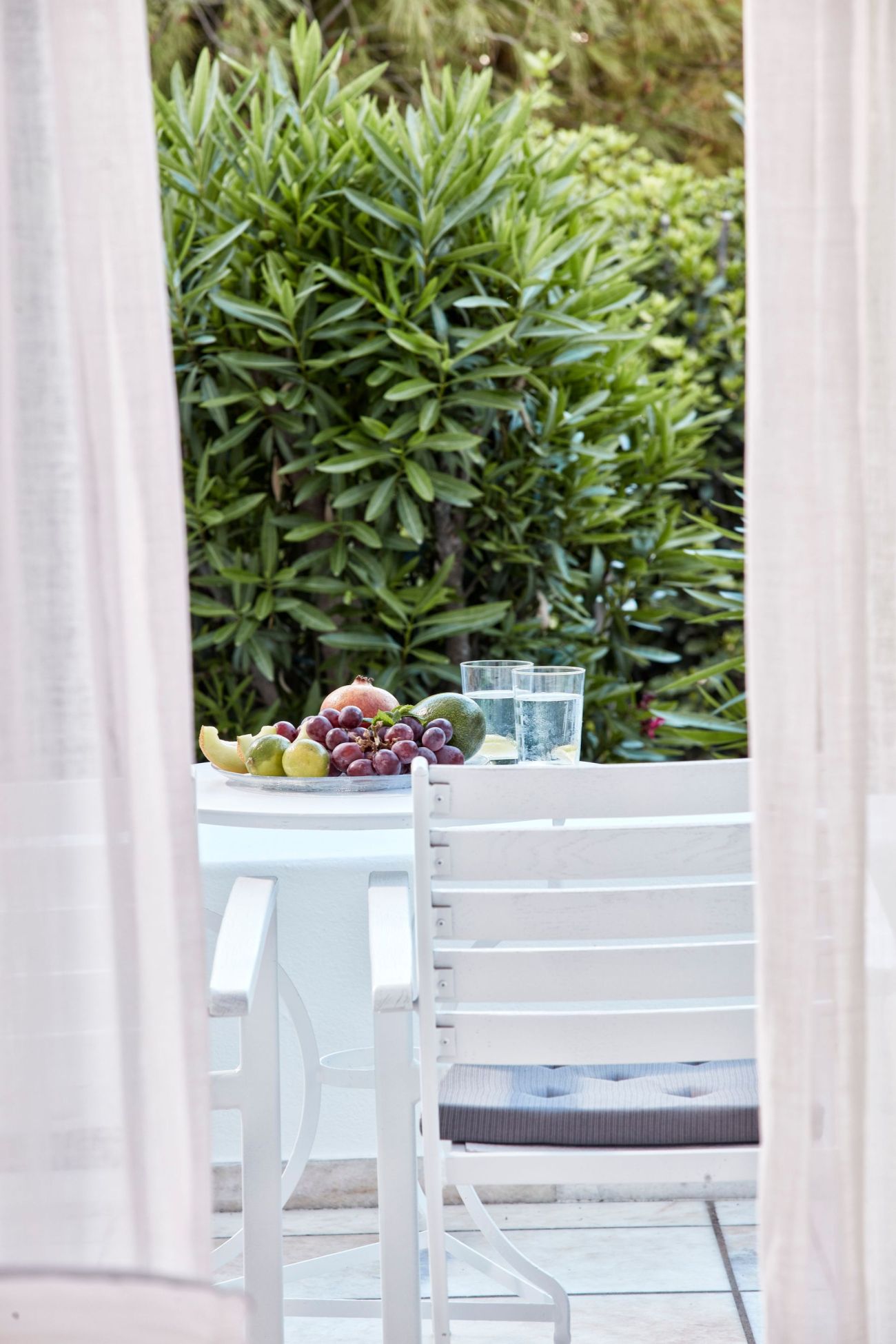 Mr & Mrs White Paros 4*