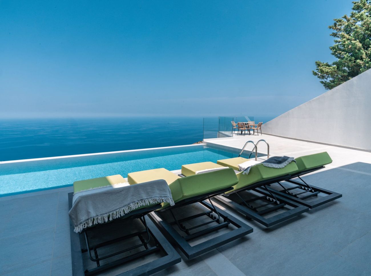 Anadeo Villas & Suites