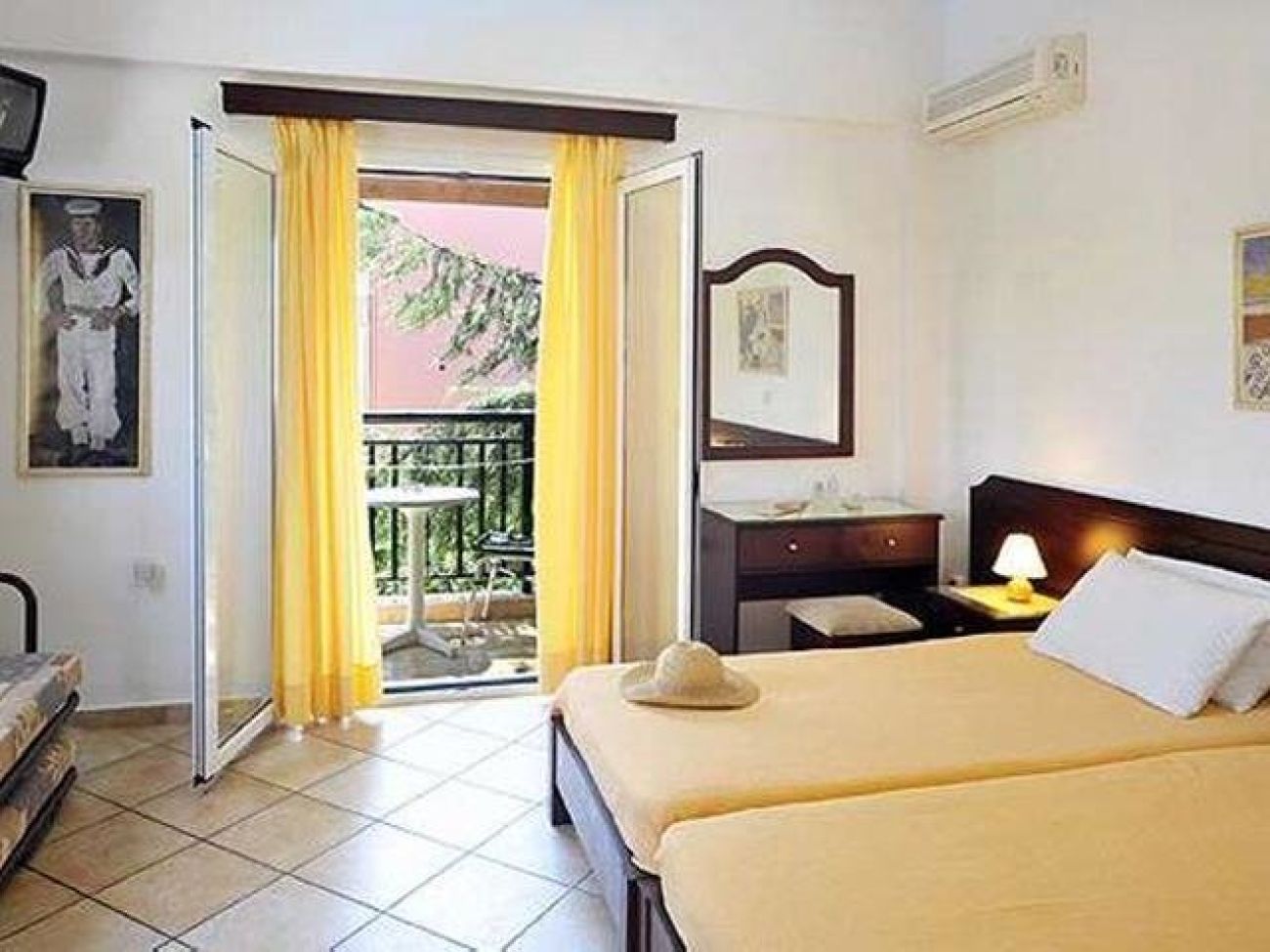Balaris Apartments