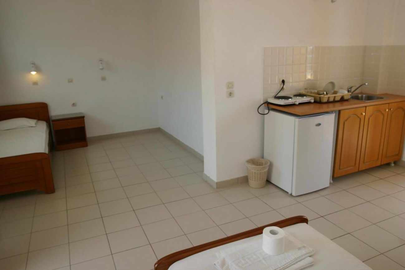 Lemon Grove Hotel And Studios 2*