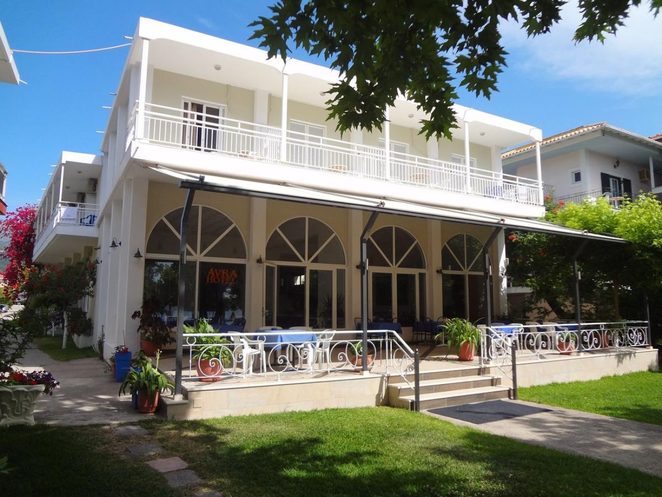 Avra Beach Hotel 3*