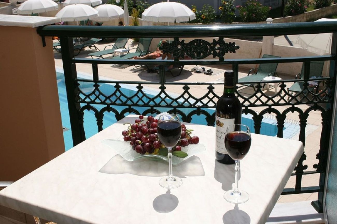 Timos Hotel 2*