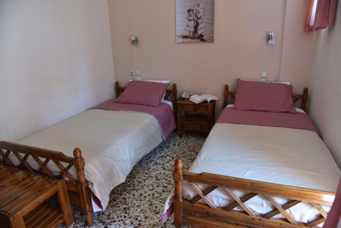 40 Platania Hotel 2*