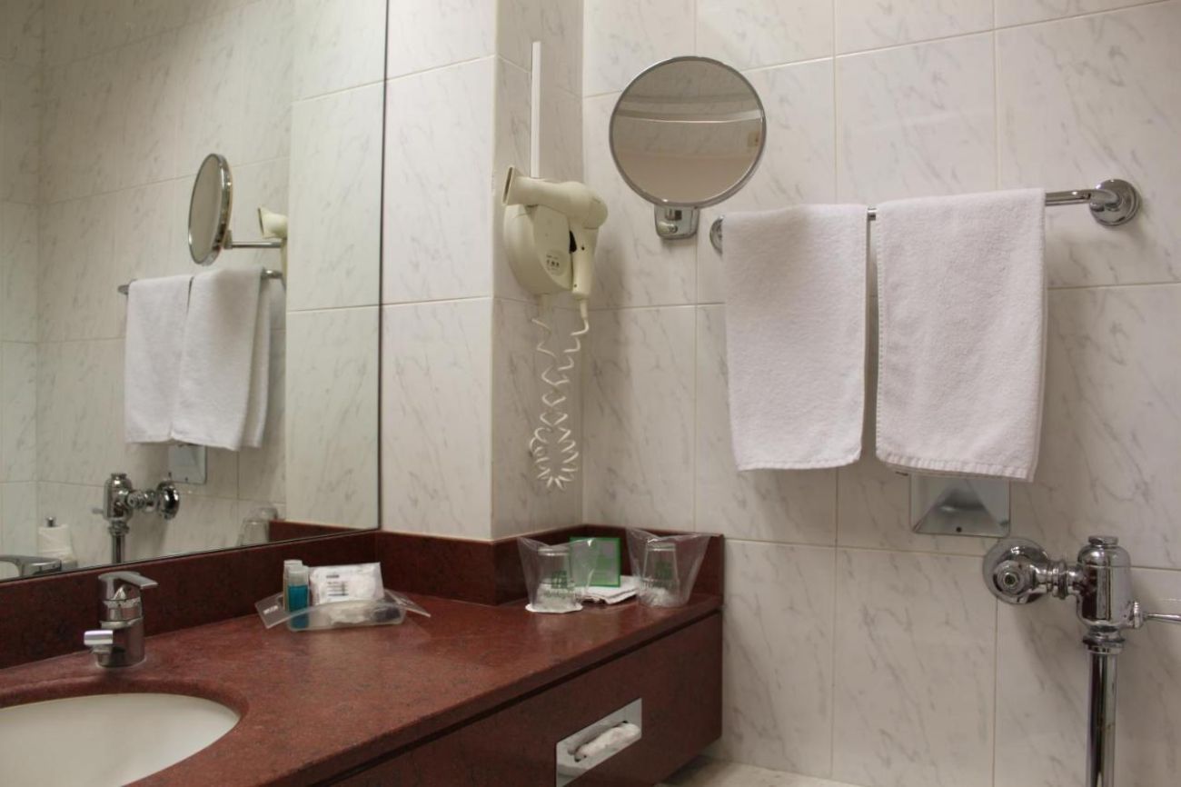Holiday Inn Thessaloniki 4*