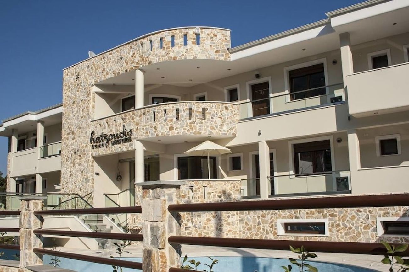 Hatzoudis Luxury Suites 4*