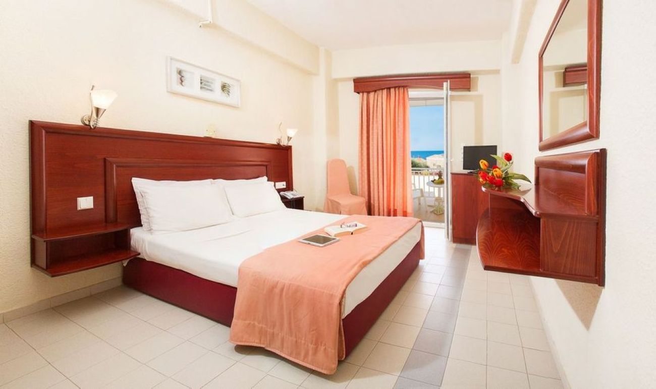 Loutra Village Beach Hotel 3*