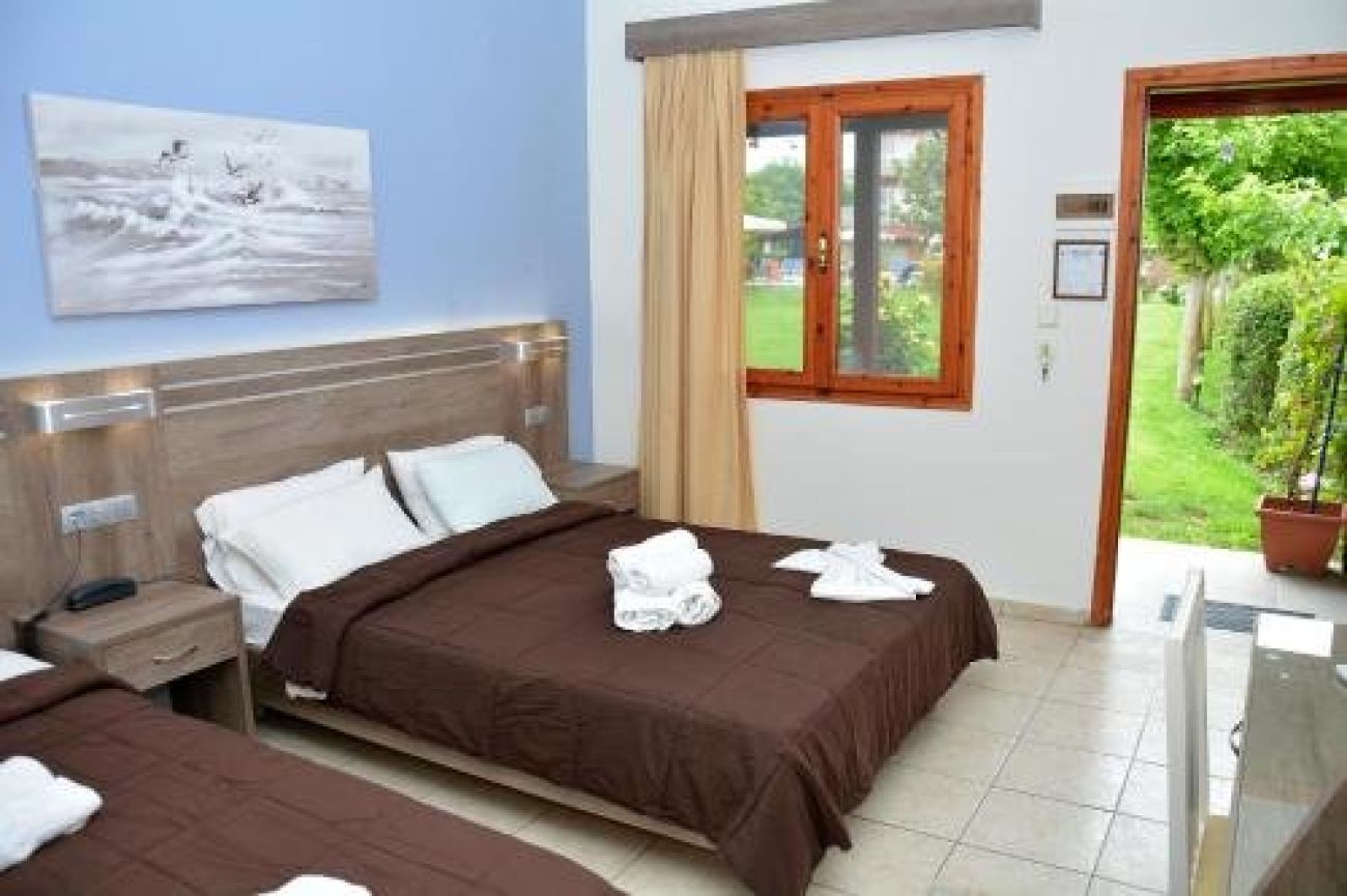 Denis Hotel And Bungalows 2*