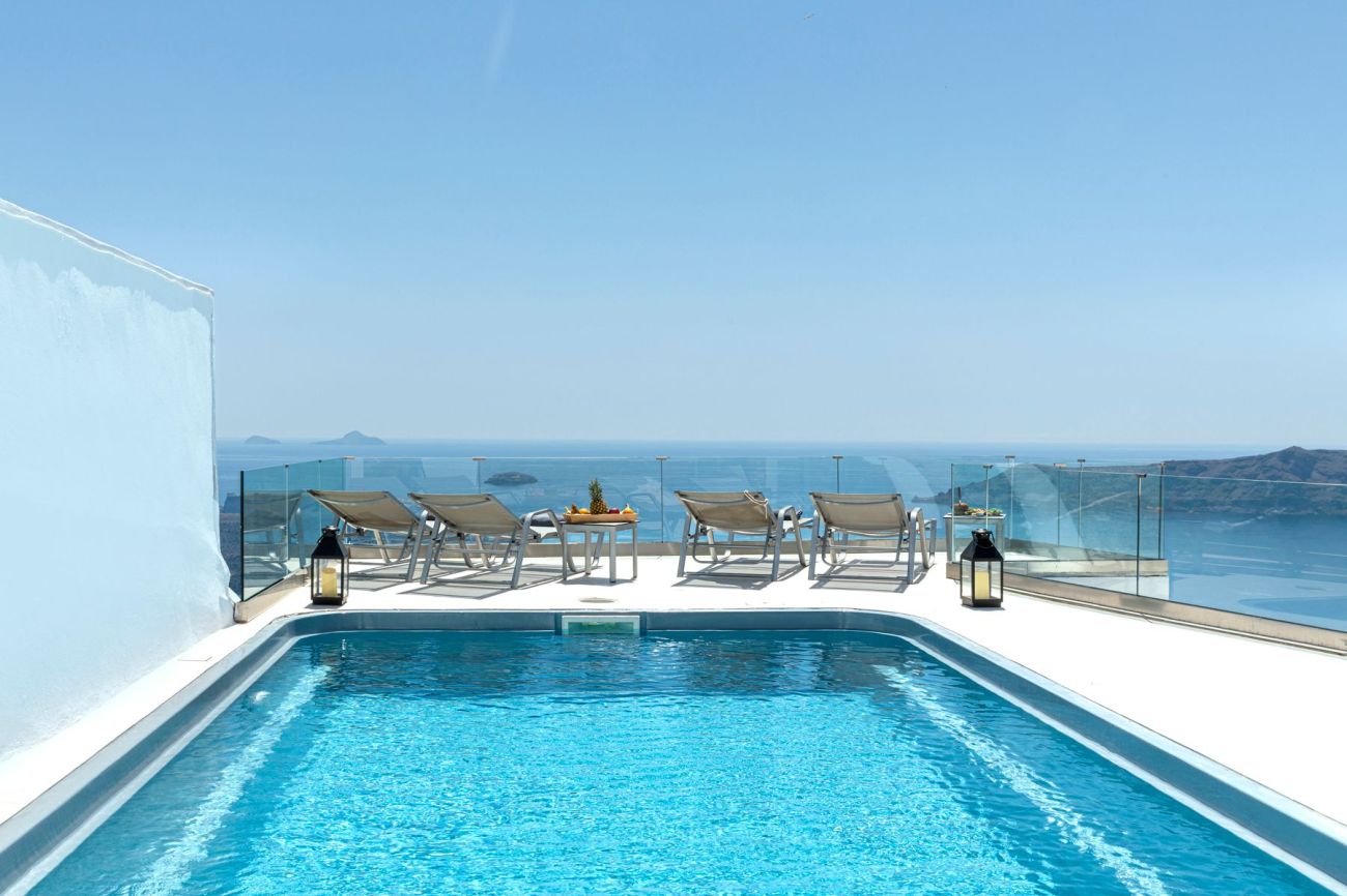 Pearl on the Cliff Hotel & Suites 4*