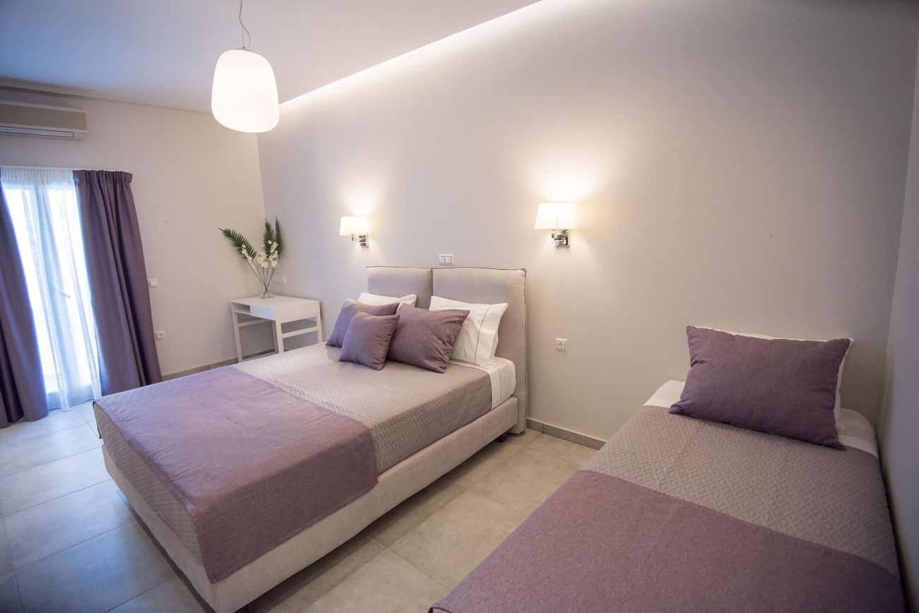 Fomithea Hotel Santorini 3*
