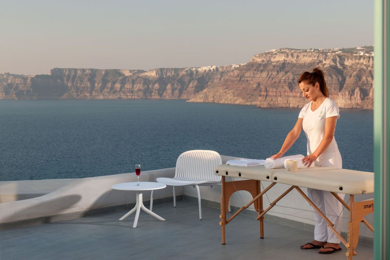 Neptune Luxury Spa Suites Santorini