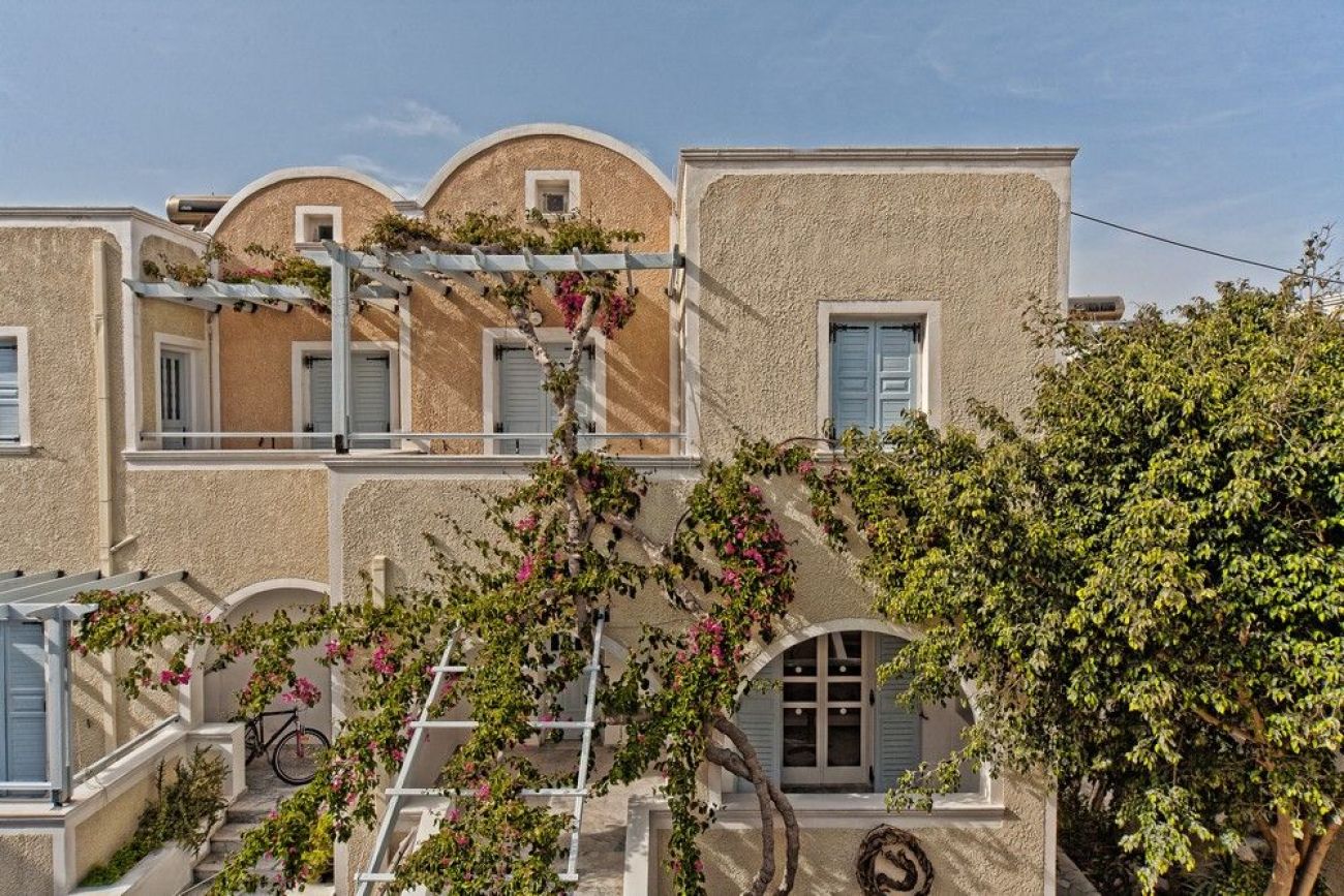 Sellada Apartments Santorini 3*