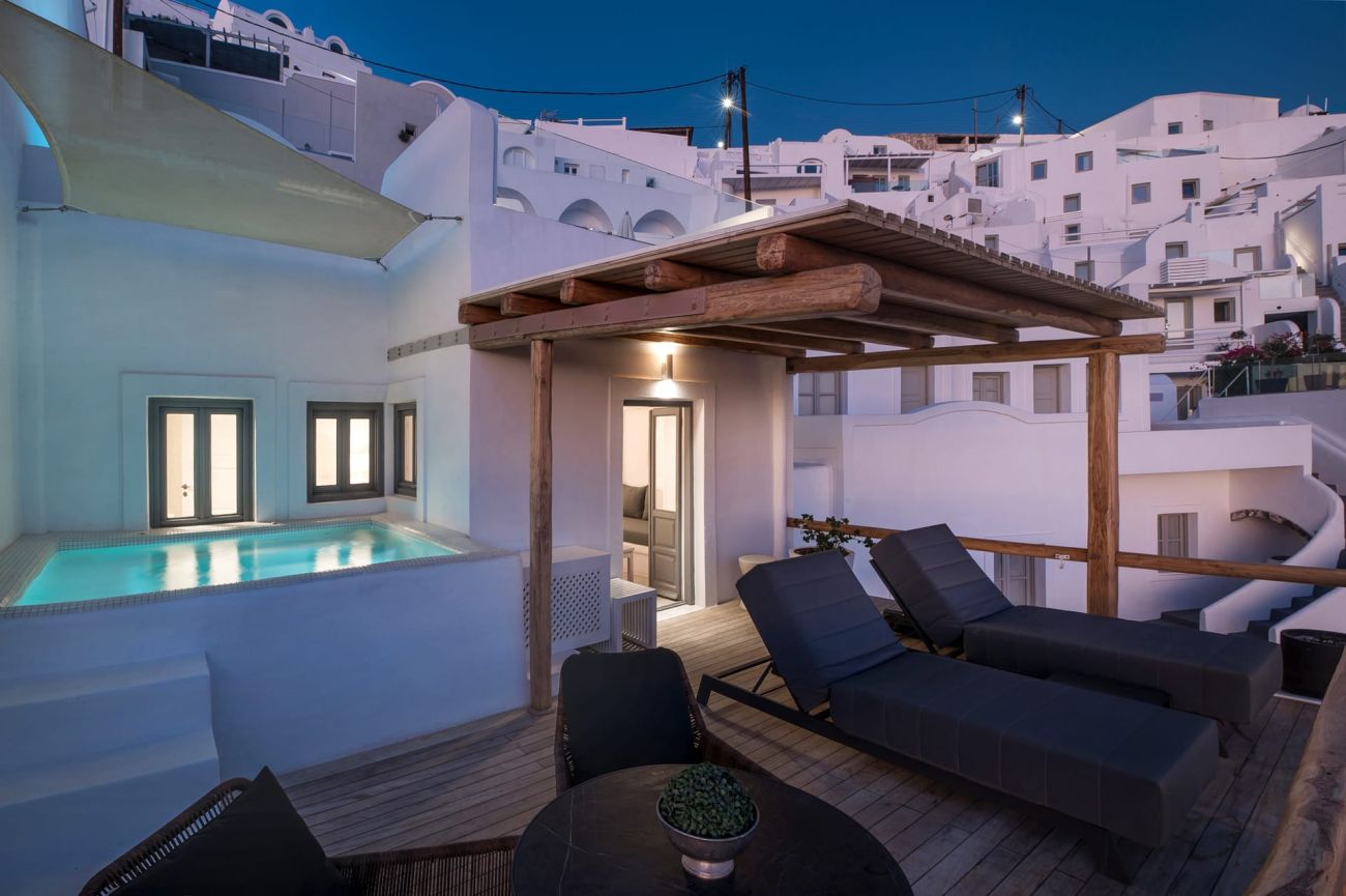 Aqua Luxury Suites Santorini 5*