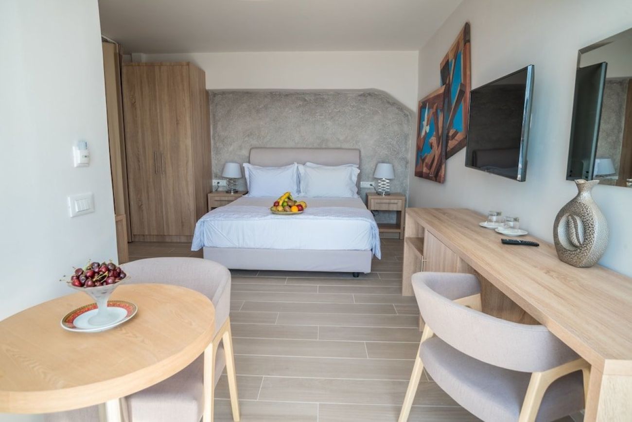 Kratiras View Luxury Suites 3*