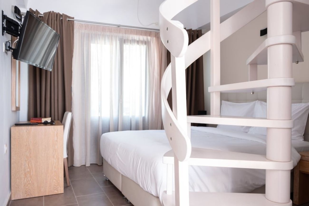Tristhenia Hotel 3*