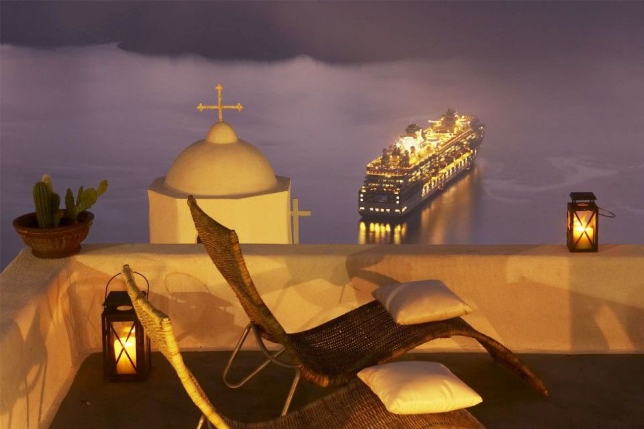 Aroma Suites Santorini 3*