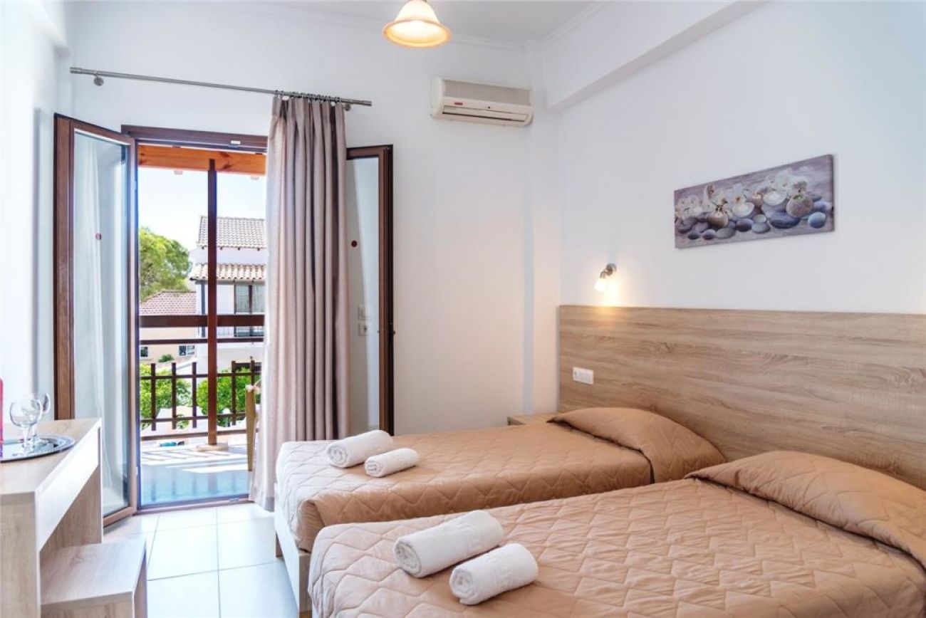 Lefkimi Hotel 2*