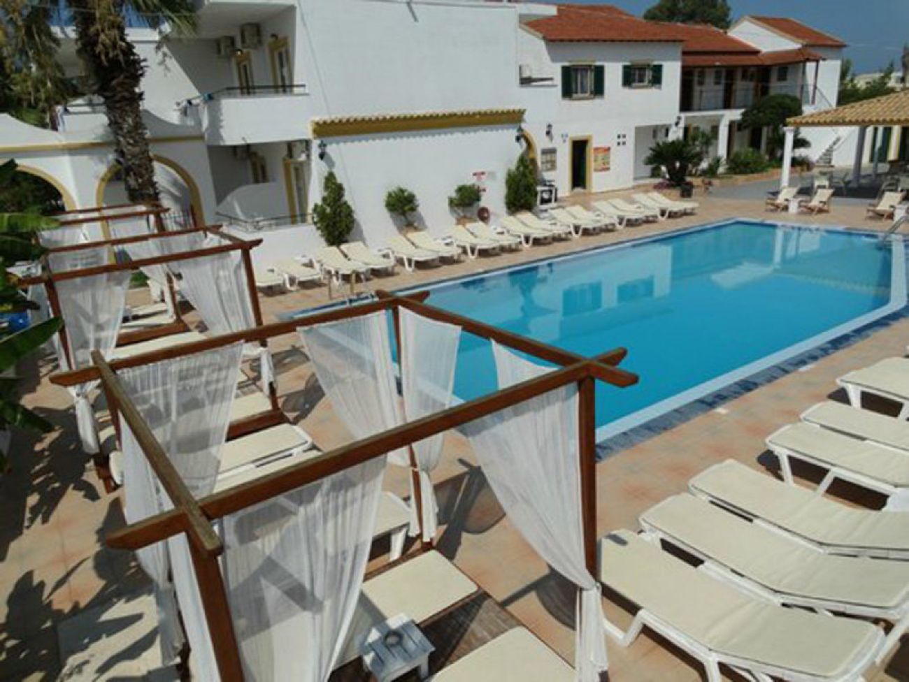 Oasis Beach Club 3*