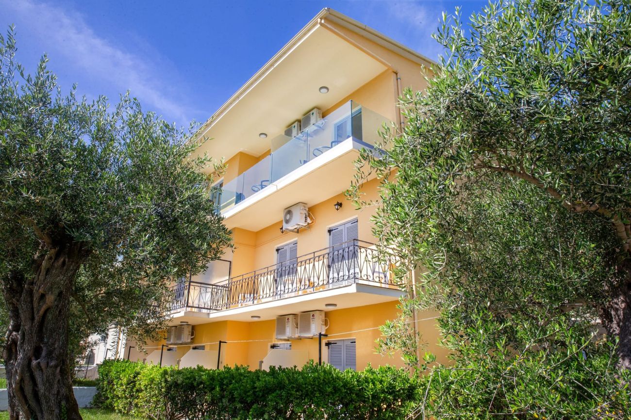 Passas Mare Apartments & Studios 2*