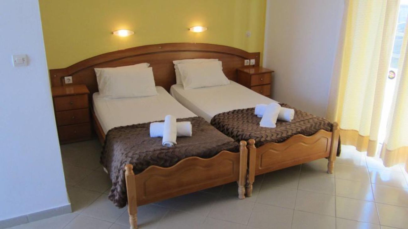 Cavos Beach House 2*