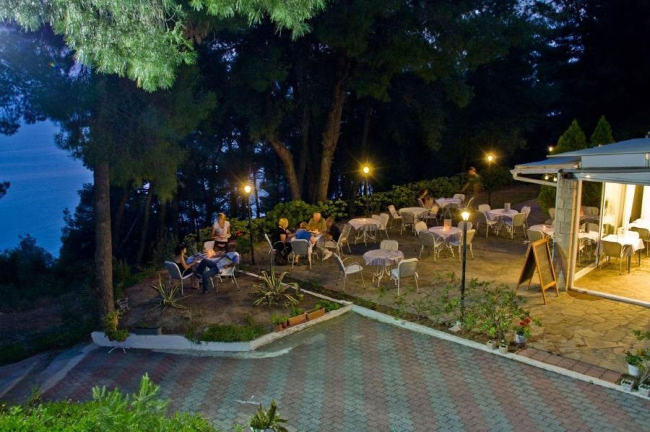 Dryades Hotel 3*
