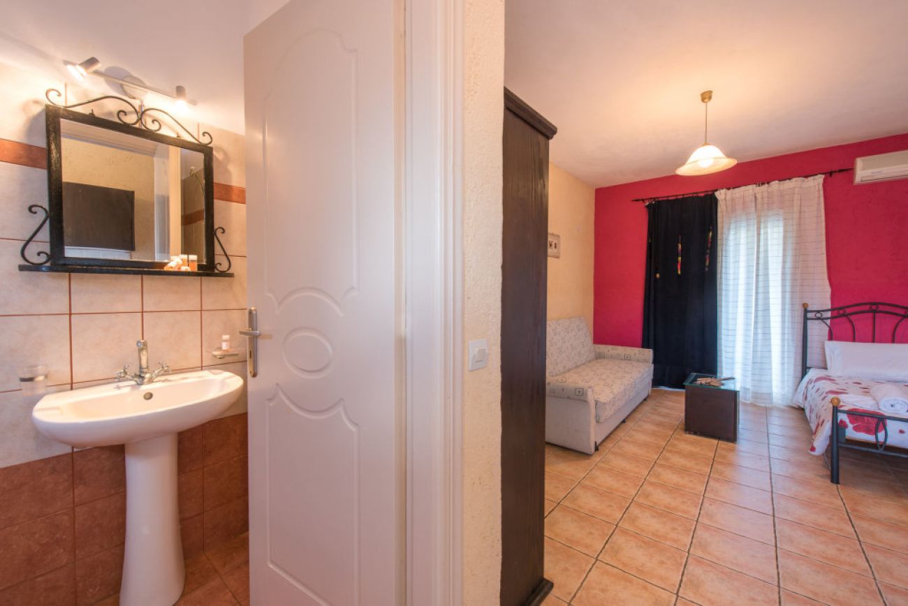 Pension Porto Tsi Ostrias 3*
