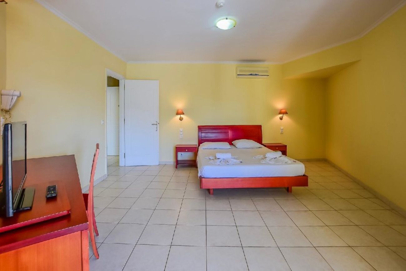 Timos Hotel 2*