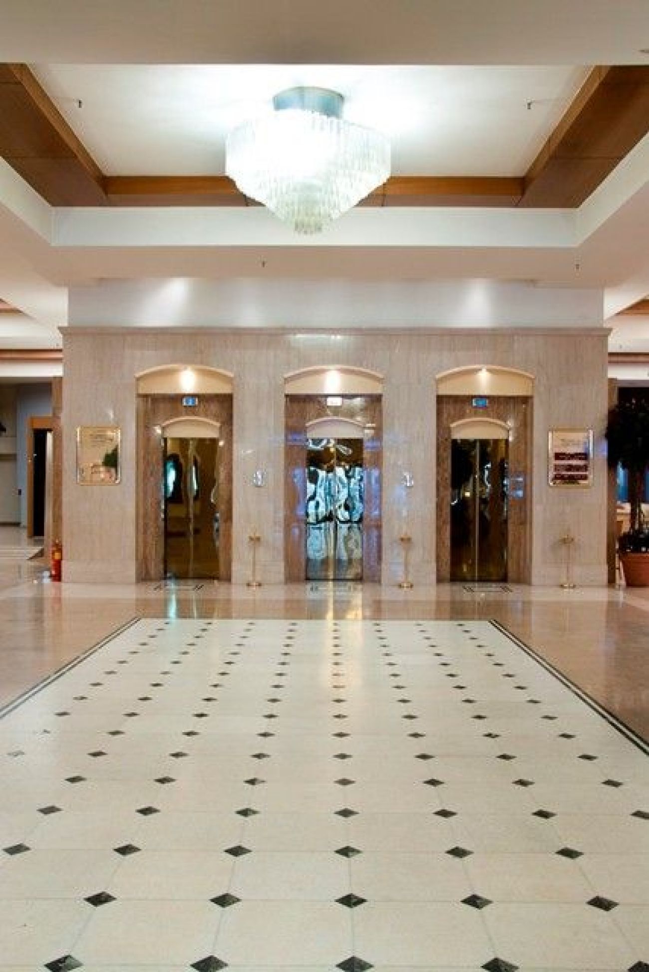 Capsis Hotel Thessaloniki 4*