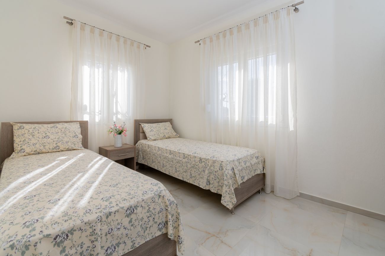 Paradise House 2*