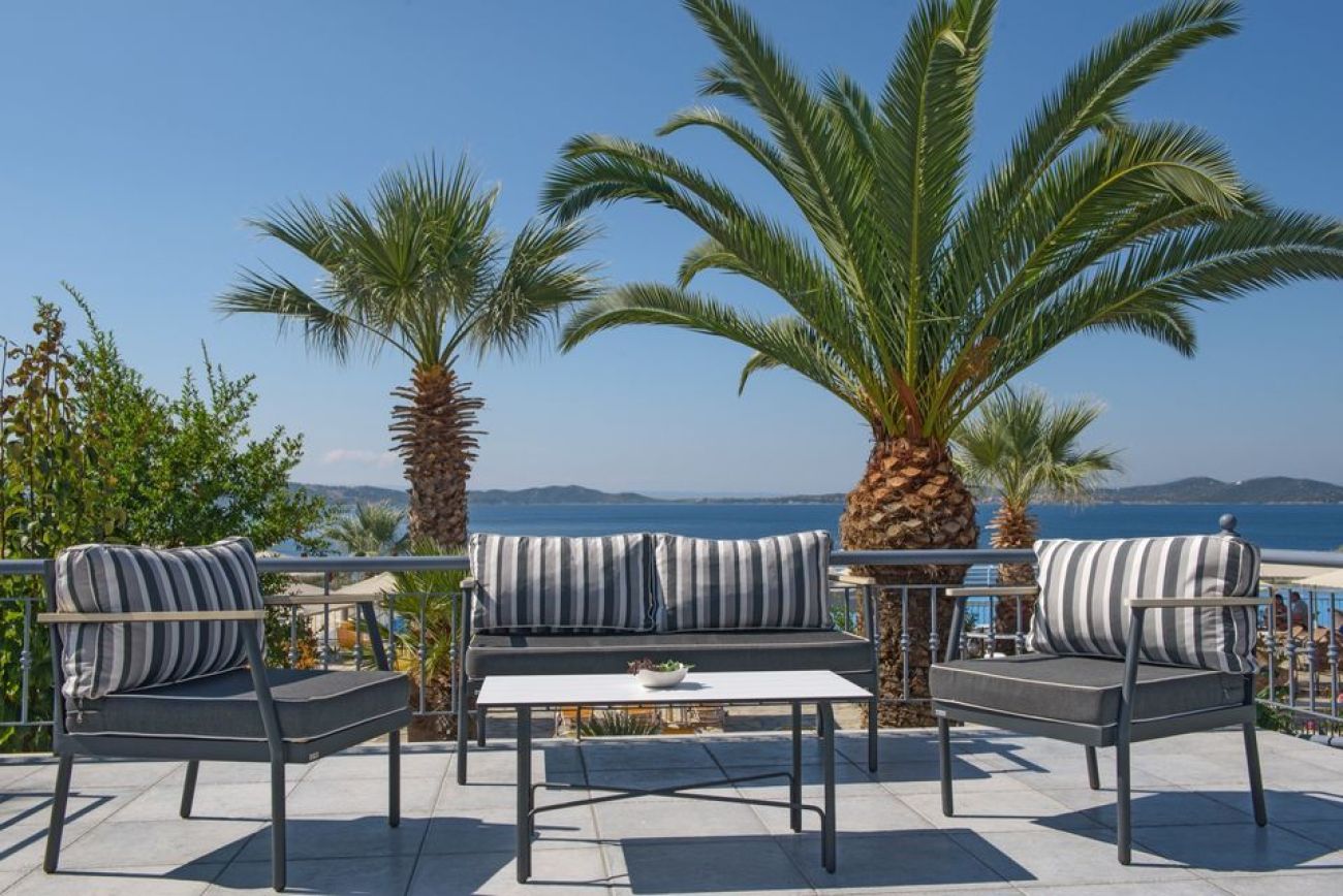 Akrathos Beach Hotel 4*