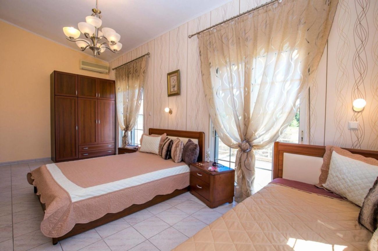 Markos Studios 3*