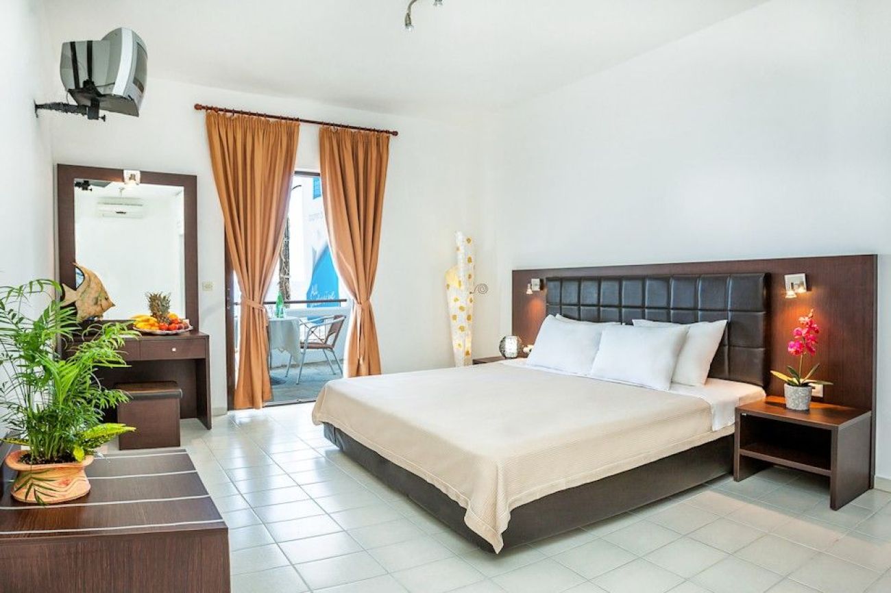 Dolphin Beach Hotel 3*
