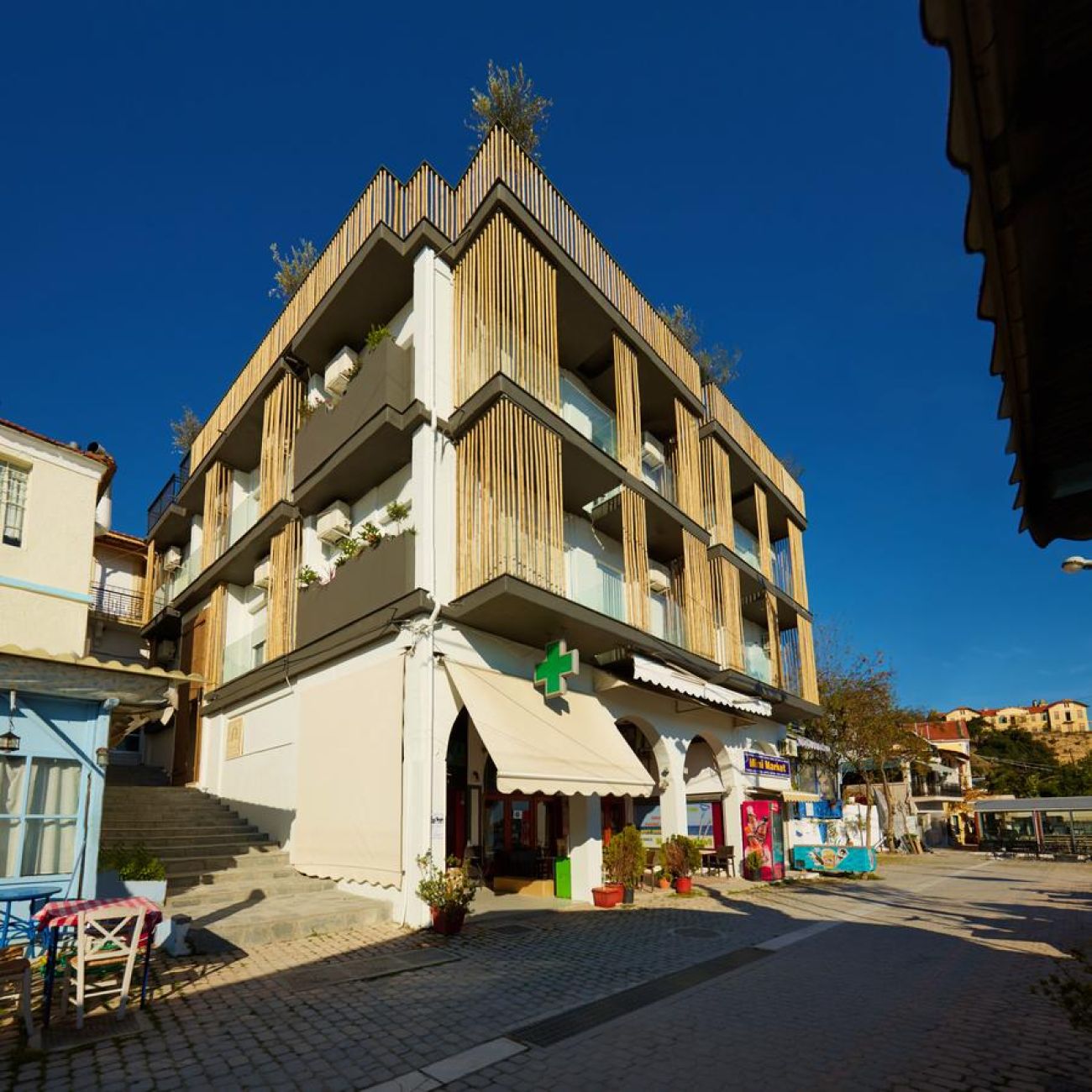 Menel The Tree House Hotel 2*