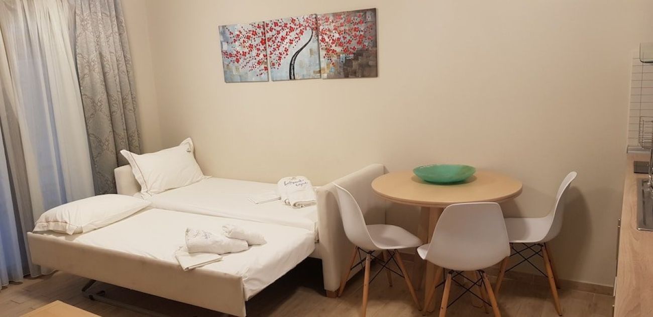Hatzoudis Luxury Suites 4*