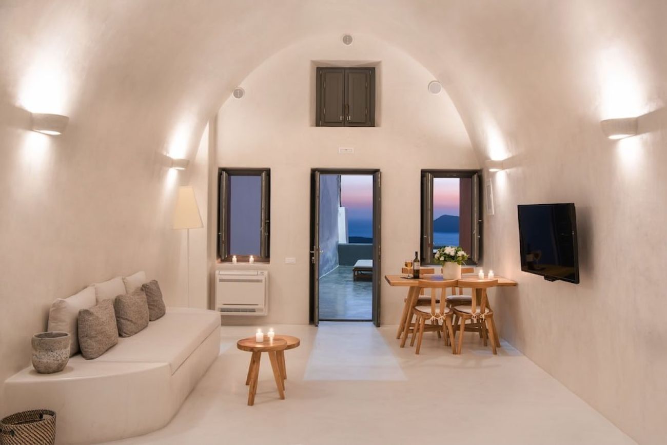 Villa Dusk and Dawn in Fira 4*