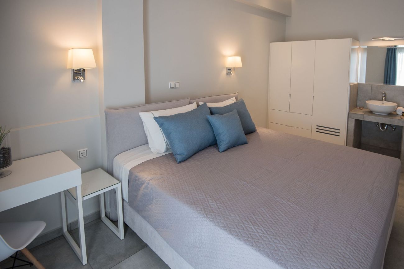 Fomithea Hotel Santorini 3*