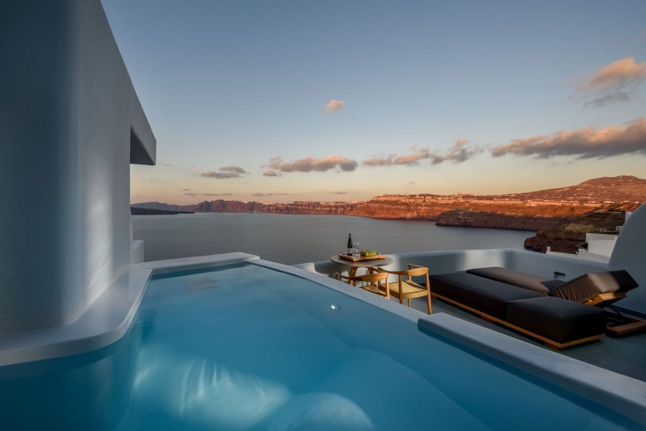 Neptune Luxury Spa Suites Santorini