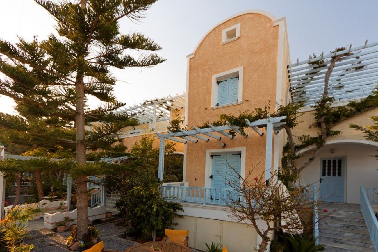 Sellada Apartments Santorini 3*