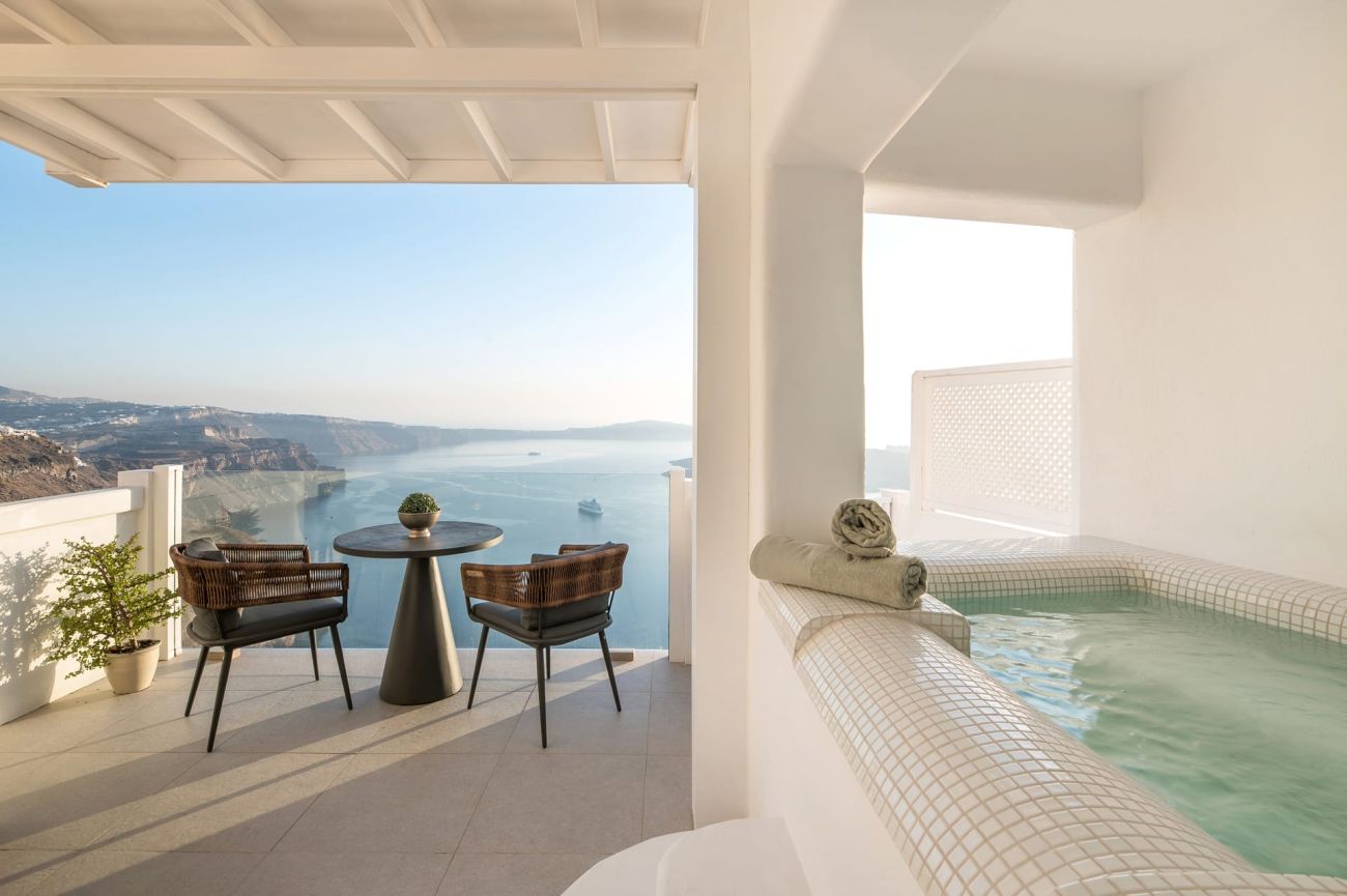 Aqua Luxury Suites Santorini 5*
