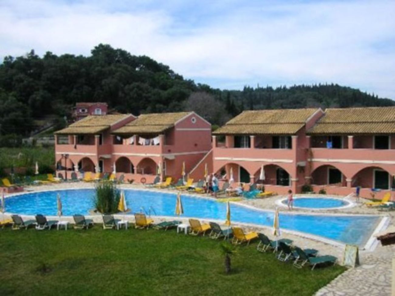 Helena Apartments & Villas