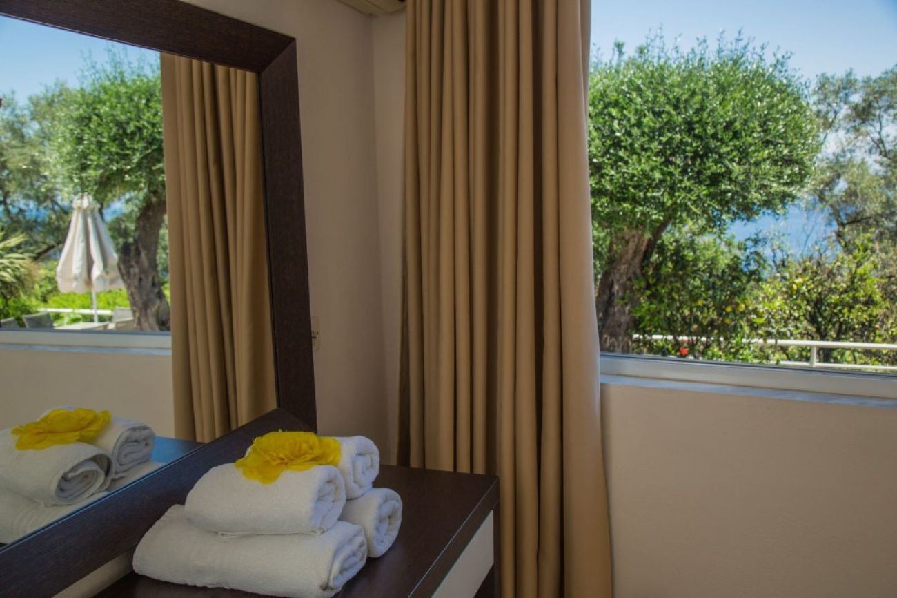 Brentanos Apartments ~ A ~ View Of Paradise